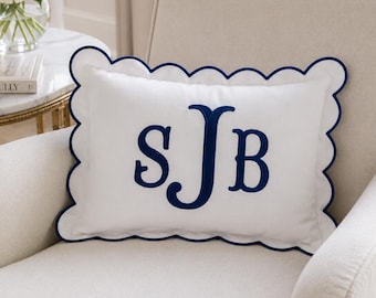 Housse de coussin monogramme personnalisée, housse de coussin brodée de texte personnalisé, coussin décoratif pour chambre d'enfant, coussin pour chambre de bébé, cadeau pour dortoir fait main