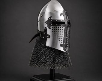 LARP ガーディアンヘルメット – 黒染めクロス戦闘バシネット装甲戦闘ヘルメット | 鎖帷子付きキングクロスアーマーヘルメット | 磨き仕上げヘルメット