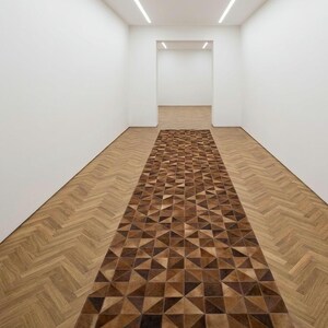 Handmade Geometric Triangle Cowhide Runner Rug – Luxury Brown Patchwork Leather Hallway Carpet | Modern Rustic Floor Runner