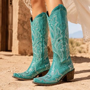 Stivali da cowgirl turchesi da donna, stivali western ricamati, stivali da cowboy a punta, scarpe stile boho country, stivali alla moda con tacco medio in pelle sintetica.