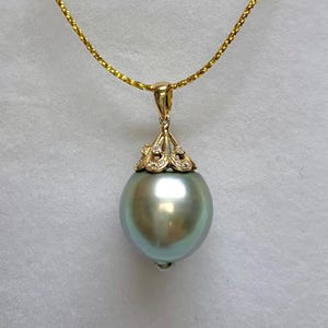 18K Yellow Gold 13.7 mm Rare Silver Green Tone, Tear Drop Tahitian Pearl Pendant, Pendant Only. Tahitian Cultured pearl, 020125-1