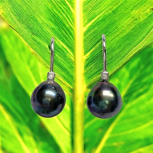 Boucles d&#39;oreilles baroques noires de culture de Tahiti, véritables boucles d&#39;oreilles en argent sterling plaqué or blanc 18 carats - La couleur et la forme naturelles peuvent varier