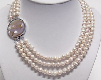 Perlenkette - 17-19inches 3-reihige weiße Perlenkette mit einzigartigem Perlmuttverschluss