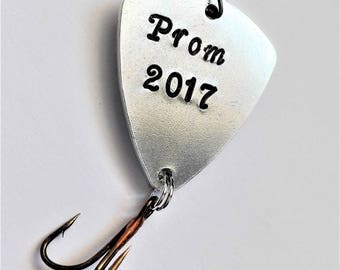 Creative Prom Proposal Unique Ways of Asking Promposal Will you go to Homecoming Boyfriend Girlfriend Teenager Engraved Fishing Lure spoon