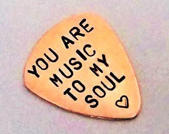 Médiator de guitare estampillé à la main, You are music to my soul, plectre personnalisé, cadeau de la Saint-Valentin, cadeau pour hommes en cuivre, déclaration personnalisée, guitariste