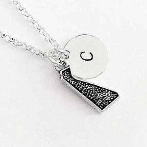 Kleine Delaware Halskette personalisierte Initiale Halskette Delaware Schmuck Karte Halskette Freundschaft beste Freundin egal wo Geschenk für sie