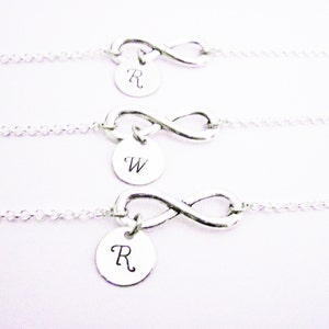 Juego de pulseras de tres hermanas, pulseras infinitas personalizadas madre y dos hijas 3, carta, monograma, mamá, amuleto estampado personalizado, bff