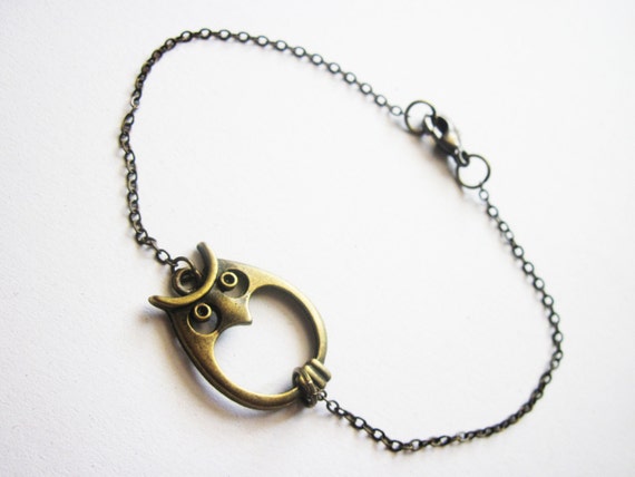 Sideways Owl Bracelet, Owl Jewelry, Big Owl Bracelet, Everyday wear, Owl Charm Bracelet, Brass Bracelet on chain