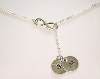 Collana infinito con iniziali, iniziale personalizzata, charm infinito, iniziale argentata, collana lettera, collana numero, due iniziali