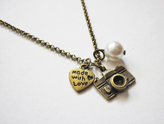 photography necklace, camera necklace, heart jewelry, photographer gift, camera jewelry, photography jewelry, heart charm, travel vacation