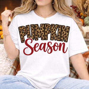 Kürbiszeit-PNG, Leopardenmuster-Herbst-Sublimationsdesign, rote Schriftzug-Herbst-Shirt-Clipart, Preppy-Herbst-PNG, Digitaler Download