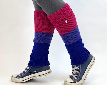 gestrickte Beinstulpen – Festival Pride Outfit – Bisexual Flag Stulpen Unisex –  Y2K Style – Queer Leg Warmers – Modell: Freedom