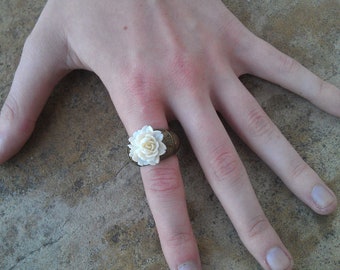 Elastischer Ring mit Vintage Blume Cabochon