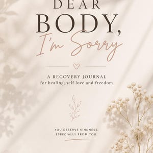 Puede incluir: Una portada de diario de color beige suave con el texto "DEAR BODY, I'm Sorry" en una mezcla de fuentes en negrita y cursiva. El diario se describe como "A RECOVERY JOURNAL for healing, self love and freedom".