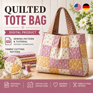 Puede incluir: Un bolso tote acolchado con un diseño de patchwork de cuadrados de tela floral en tonos amarillo, morado y blanco. El bolso tiene dos asas florales marrones. El texto incluye QUILTED TOTE BAG, DIGITAL PRODUCT, SEWING PATTERN & TUTORIAL.