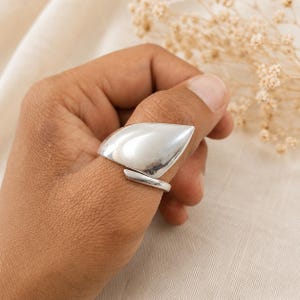Minimalistisk silverring, modern statementring, öppet justerbart band, geometriska samtida smycken