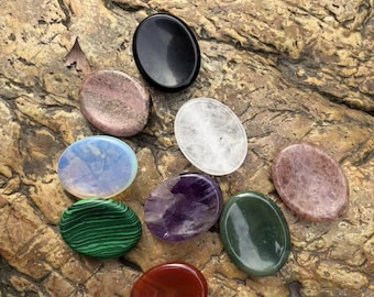Natuurlijke Crystal Worry Stone - Gladde zaksteen, handgepolijste edelsteen meditatiesteen, kalmerend bureaucadeau voor ontspanning