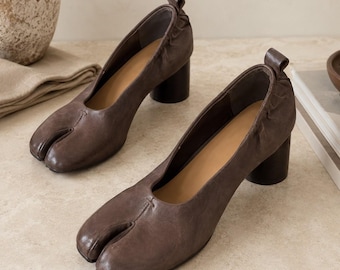 Sapatos Tabi retrô com bico dividido, salto bloco, minimalistas, de couro, tamanho largo, elegantes, estilo vintage Mary Jane.