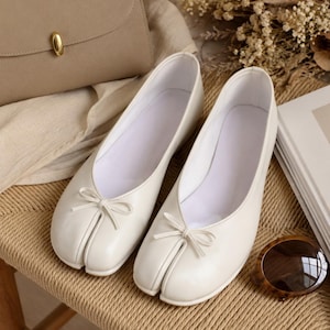 Split Toe Ballet Flats Women Bow Flat Shoes Minimalist Tabi Style Leather Flats Wide Size Women Shoes Soft Lining Everyday Comfort