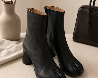 Botas de mujer con punta dividida, botines Tabi, botas Martin de cuero, zapatos Mary Jane, bailarinas, estilo ancho, botas de cuero de vaca hechas a mano.