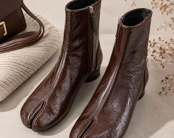 Botas Tabi de cano curto em couro bovino marrom de alta qualidade, botinhas femininas com bico dividido e salto baixo bloco, tamanhos estendidos.