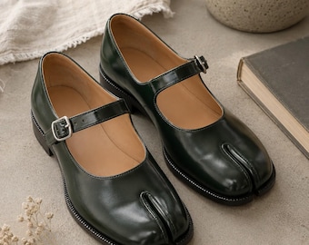 VWomen Split Toe Mary Jane Flats Dark Green PU Leather Shoes Tabi Style Ballet Flats Vintage Low Heel Comfortable Wide Size Women Shoes