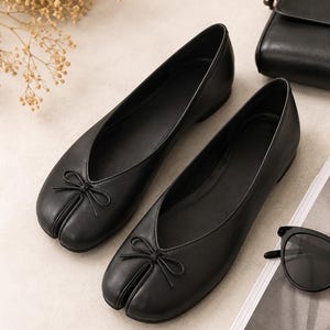 Split Toe Ballet Flats Women Bow Flat Shoes Minimalist Tabi Style Leather Flats Wide Size Women Shoes Soft Lining Everyday Comfort