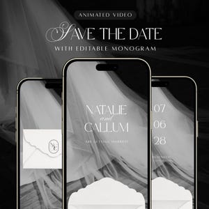 Könnte beinhalten: Drei Smartphones zeigen eine animierte Save-the-Date-Hochzeitseinladung mit bearbeitbarem Monogramm. Die Bildschirme zeigen weißen Text auf dunklem Hintergrund, darunter die Namen Natalie und Callum, das Datum 07 06 28 und eine Grafik eines Umschlags.