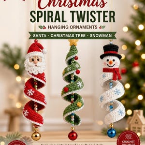 Könnte beinhalten: Drei gehäkelte Hängedekorationen mit dem Titel 3-IN-1 Christmas Spiral Twister. Das Set enthält einen Weihnachtsmann, einen grünen Weihnachtsbaum und einen Schneemann. Jedes Ornament hat ein Spiraldesign mit gestickten Schneeflocken, inneren Perlenschnüren und einer Glocke oder Kugel als Gewicht am unteren Ende. Der Text enthält PDF pattern, step-by-step instructions, photo tutorials und beginner friendly.