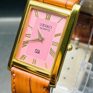 Vintage Seiko Quarz Rosa Zifferblatt Tank Uhr | Goldfarbenes rechteckiges Gehäuse | Klassische Retro Armbanduhr.