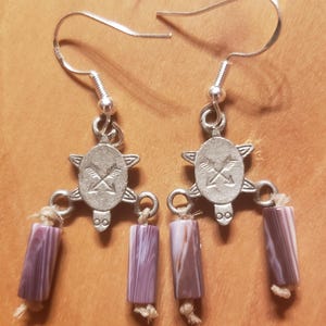 Blyfria tennörhängen med sköldpadda, äkta Quahog wampum-pärlor och örhängeskrokar i sterlingsilver