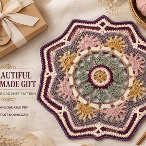 Op de afbeelding: Een veelkleurige gehaakte mandala met een stervormig ontwerp in tinten pruim, saliegroen, mosterdgeel en crème. De tekst luidt A BEAUTIFUL HANDMADE GIFT PERSIAN TILE CROCHET PATTERN, DOWNLOADABLE PDF, INSTANT DOWNLOAD.