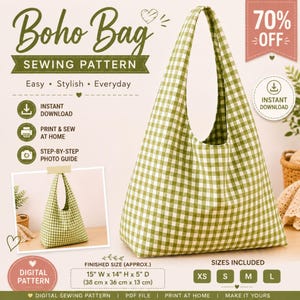 Peut inclure: Un patron de couture numérique pour un sac hobo à carreaux vichy verts et blancs. L'image affiche le texte Boho Bag Sewing Pattern, Instant Download, et des dimensions finies de 38 cm L par 36 cm H par 13 cm P. Tailles XS, S, M, L incluses.