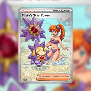 Può includere: Una carta collezionabile Pokémon Allenatore Aiuto Misty's Star Power con l'illustrazione di un personaggio dai capelli arancioni in bikini viola e uno Psyduck che indossa un guscio viola a forma di stella con una gemma rossa su una spiaggia.