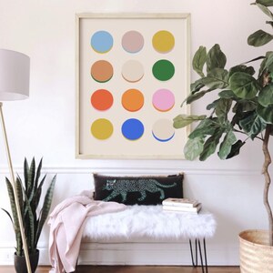 Arte de parede com pontos multicoloridos brilhantes | Impressão artística de círculos modernos | Arte abstrata colorida | Imprimível para berçário | Dormitório iluminado | Impressões para dormitório imagem 8