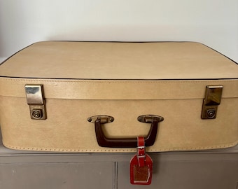 Vintage Medium Suitcase: Worn Leather Travel Luggage (17.5"D x 22.75"W x 7.5"H)