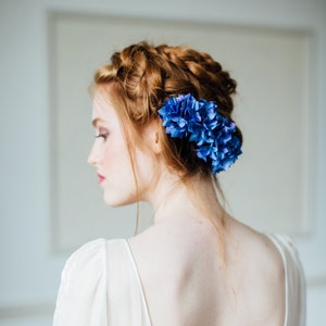 Bridal flower comb with blue silk hydrangea flowers, something blue, fabric flowers, blue hydrangeas, wedding flowers, floral comb image 1