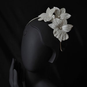 ready to ship VELVET ORCHID HEADPIECE, bridal floral headpiece, orchid bridal fascinator, ivory velvet and pearl orchid wedding headdress image 3