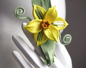 ready to ship YELLOW DAFFODIL BROOCH, daffodil boutonniere, silk daffodil flower, St Davids daffodil, botanical jewelry, Welsh gift