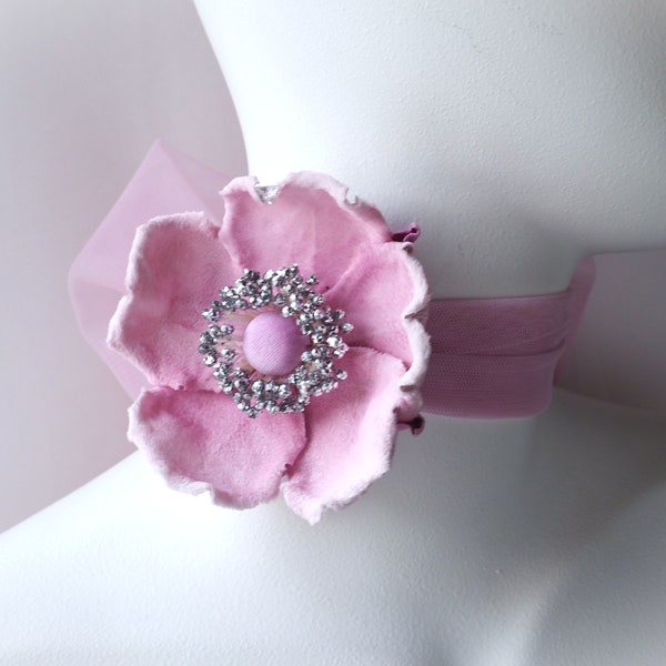 pronto per la spedizione girocollo ROSA IN VELLUTO ROSA, girocollo floreale da annodare, collana in tulle rosa rosa, girocollo in velluto con un fiore, matrimonio rosa