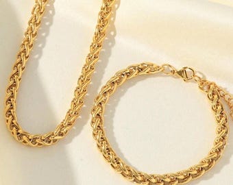 Elegante conjunto de cadena para el día a día, diseñado para realzar cualquier atuendo con un estilo lujoso y atemporal. Perfecto para combinar con otras prendas o para lucirlo solo.