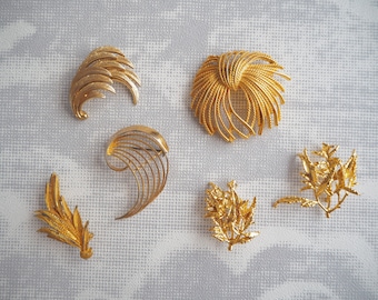 broche vintage dorée, esprit végétal