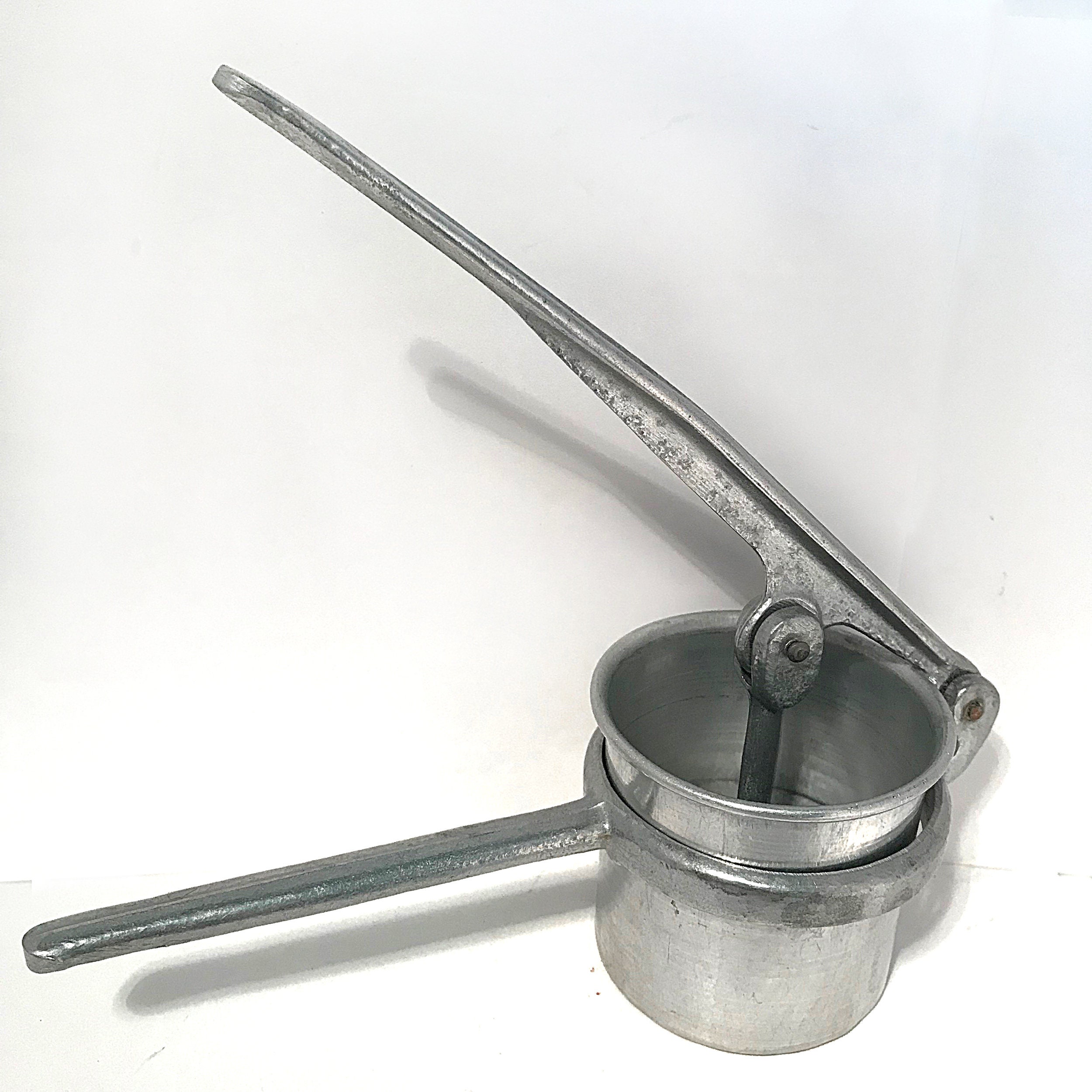 Vintage Potato Hand Press Vegetable Masher Unbranded Cast Aluminum Press &  Removable Cup kitchen Cookware Utensil Manual Processor Gadjet 
