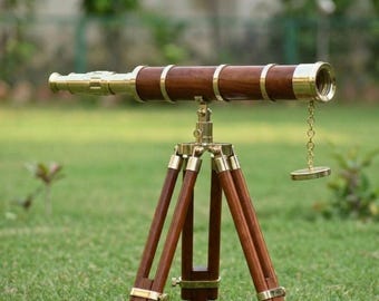 Telescopio antiguo de latón con trípode de madera, catalejo náutico, decoración marítima, telescopio pirata, regalo de observatorio de estilo antiguo