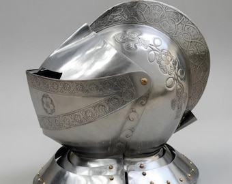 Medieval Knight Close Helmet with Engraved Full Wearable Steel Armor for LARP Cosplay Historical Reenactment Renaissance Fair Knight Costume