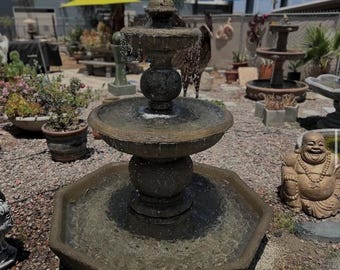 Moderna fuente exterior de 3 niveles, elemento acuático de jardín inspirado en la piedra, con un estanque octogonal decorativo.