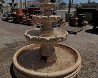 Gran fuente de jardín de 3 niveles, acabado en piedra toscana, decoración de patio europeo.