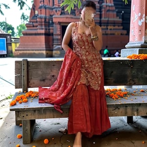 Conjunto de sharara de seda roja brillante con lentejuelas, traje étnico indio de diseñador con dupatta, atuendo para fiestas, atuendo festivo para bodas.