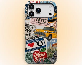 Puede incluir: Una funda para smartphone con un collage de imágenes de la ciudad de Nueva York, que incluye un taxi amarillo, la Estatua de la Libertad, un gráfico de manzana con el texto New York, un ticket NYC admit one y un letrero I love New York.