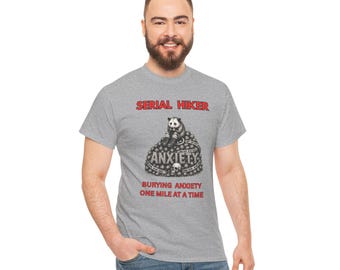 T-shirt met seriematige wandelaar Burying Anxiety